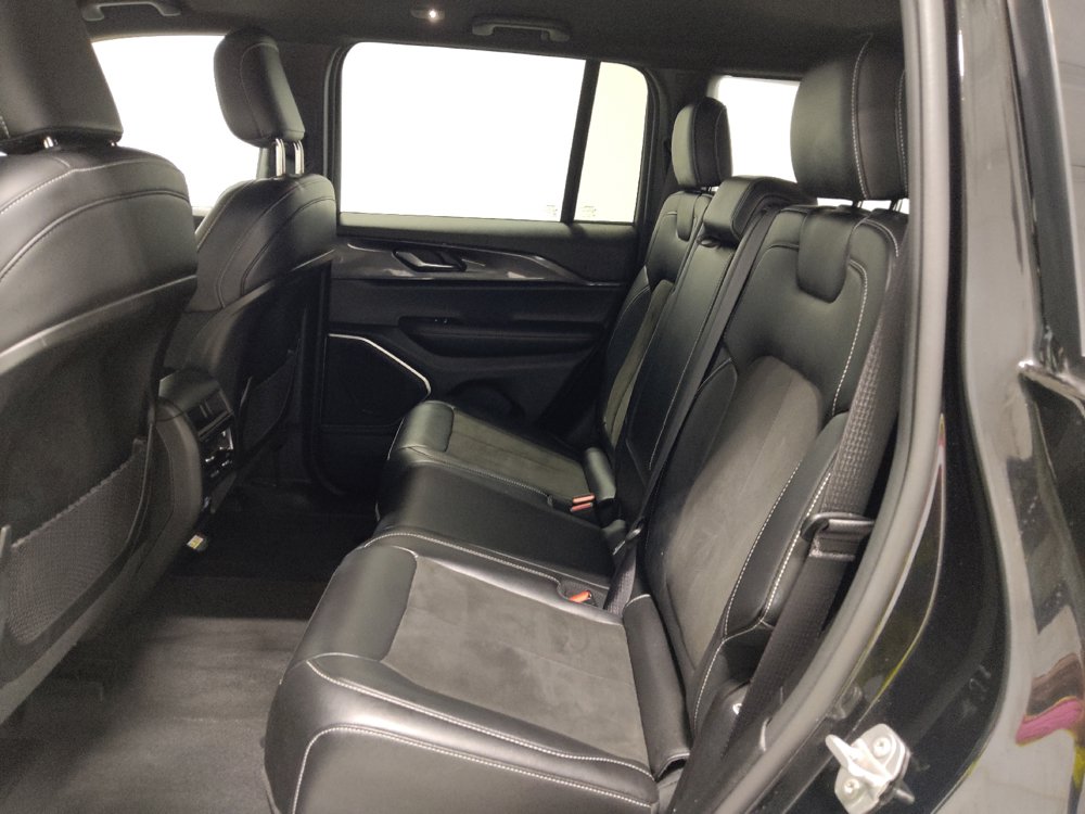 Used 2022 Jeep Grand Cherokee Altitude AWD/4WD image 18