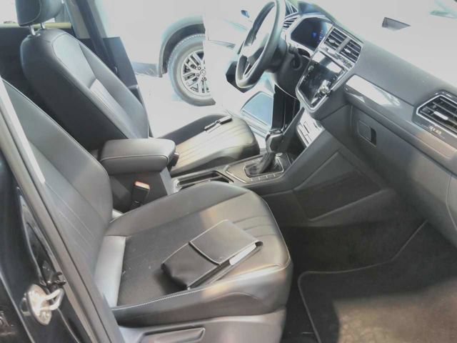 Used 2023 Volkswagen Tiguan SE FWD image 4