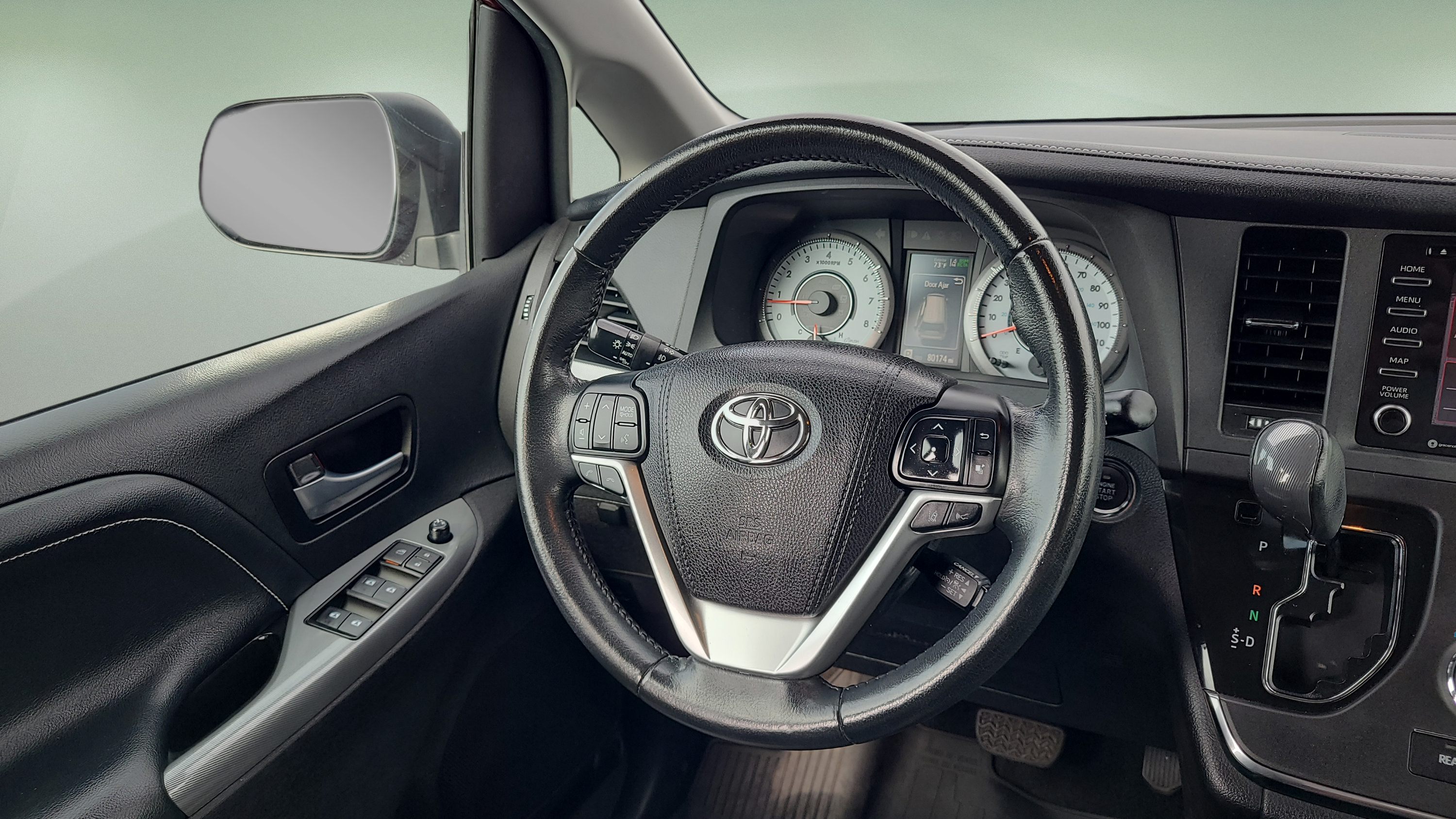 Used 2018 Toyota Sienna SE w/ SE Preferred Package FWD image 12