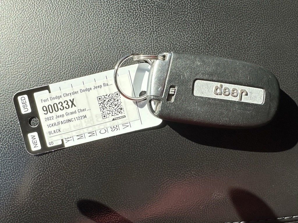 Used 2022 Jeep Grand Cherokee Laredo X image 35