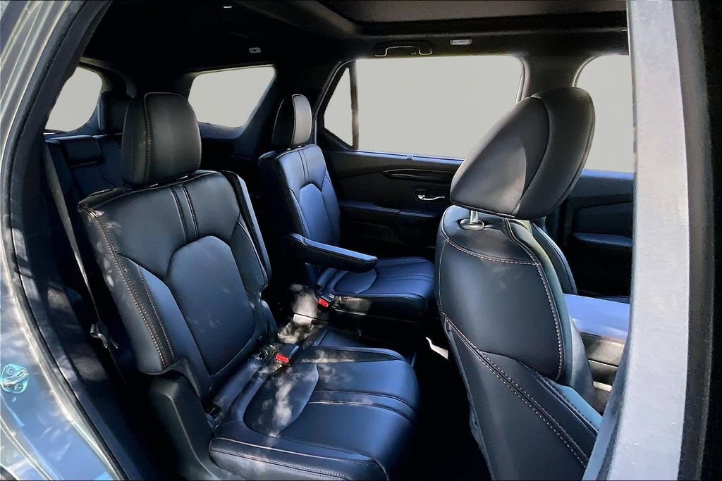 Used 2025 Honda Pilot TrailSport image 19