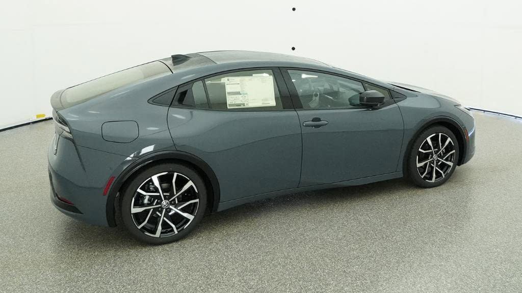 New 2026 Toyota Prius Plug-In Hybrid FWD image 10