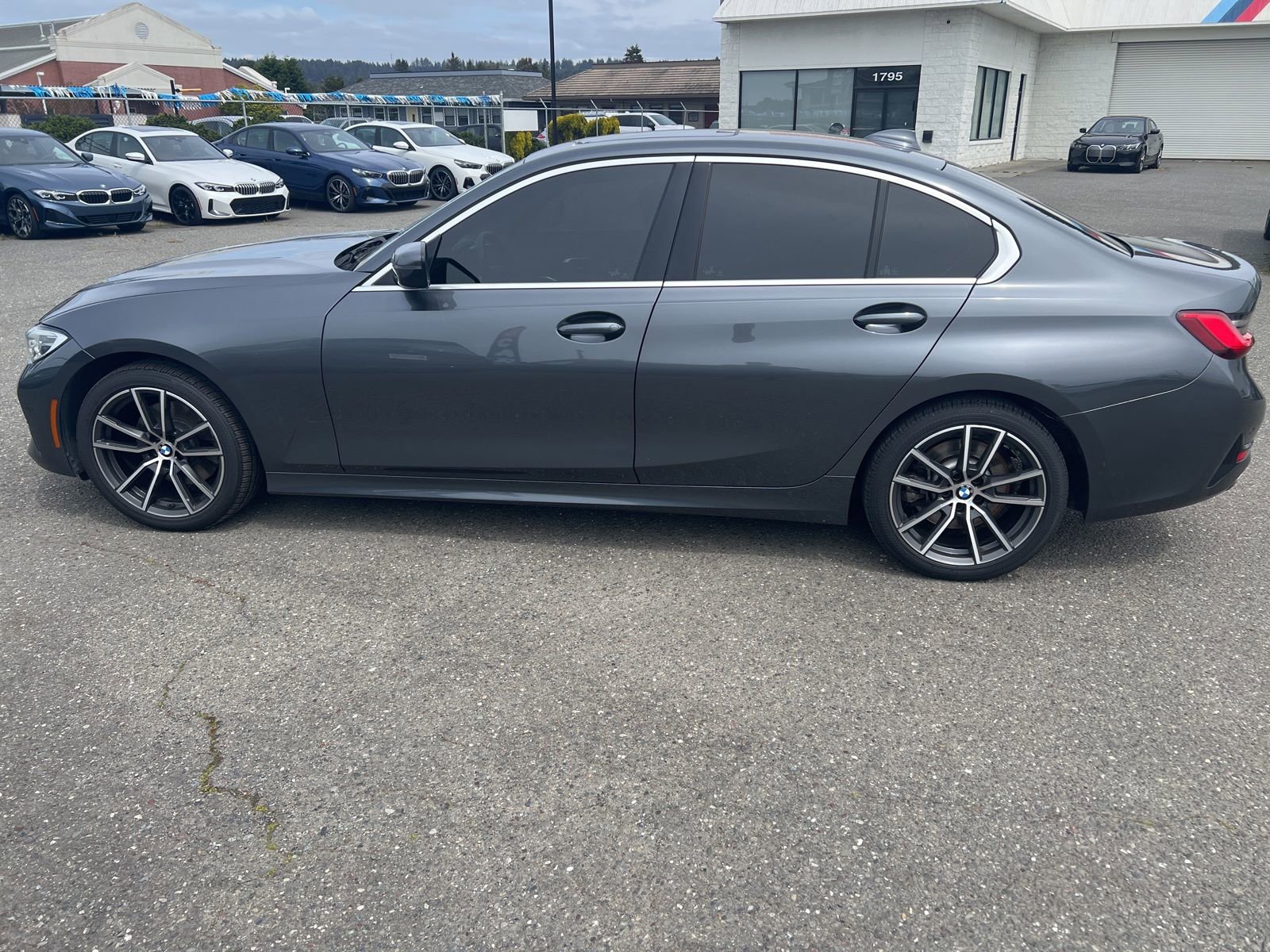 Used 2021 BMW 330i Sedan RWD image 3