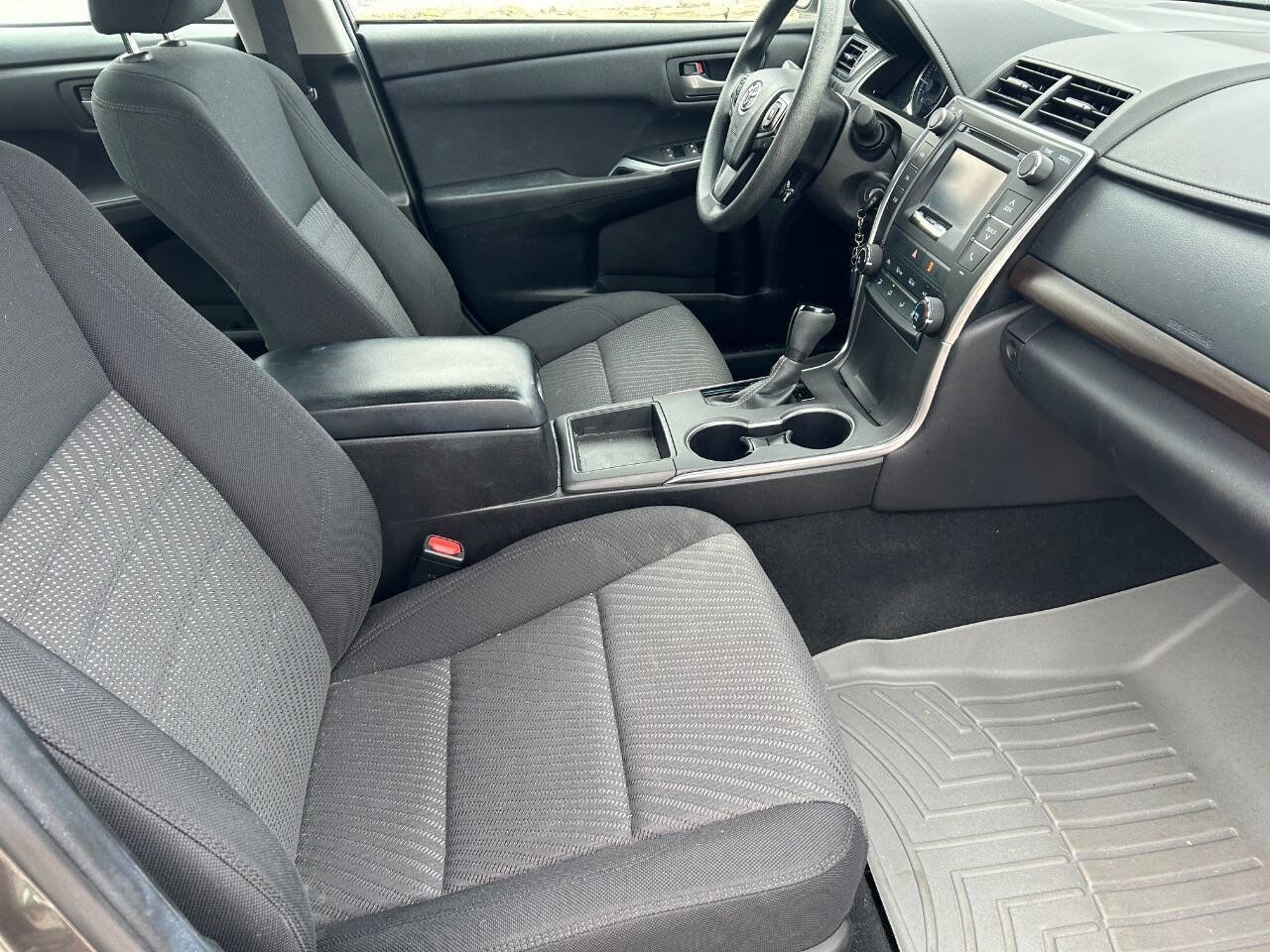 Used 2016 Toyota Camry LE image 21