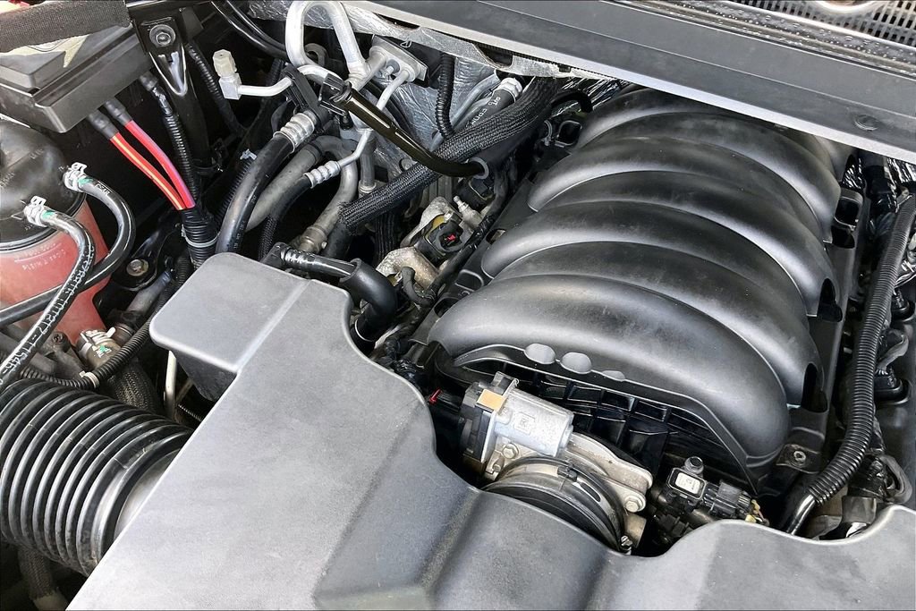 Used 2018 Chevrolet Suburban LT RWD image 32