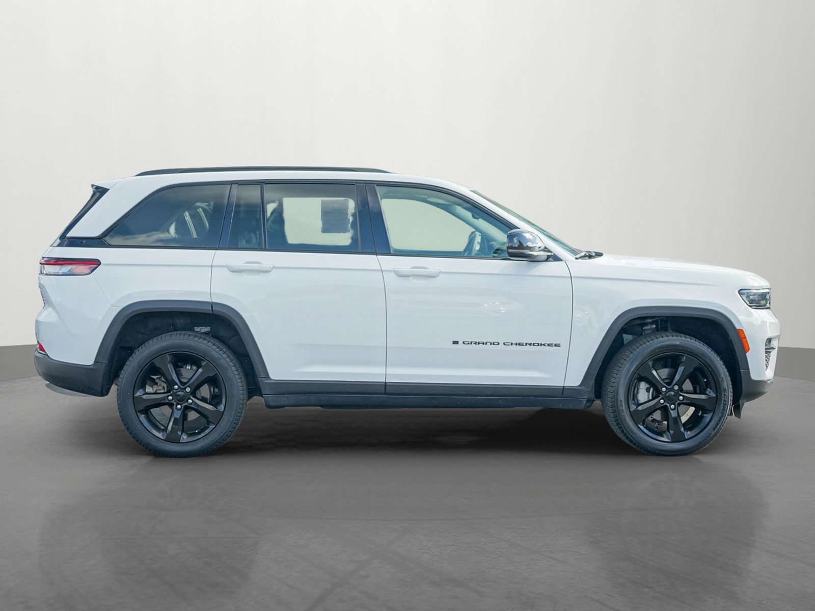 Used 2023 Jeep Grand Cherokee Limited w/ Black Appearance Package image 8