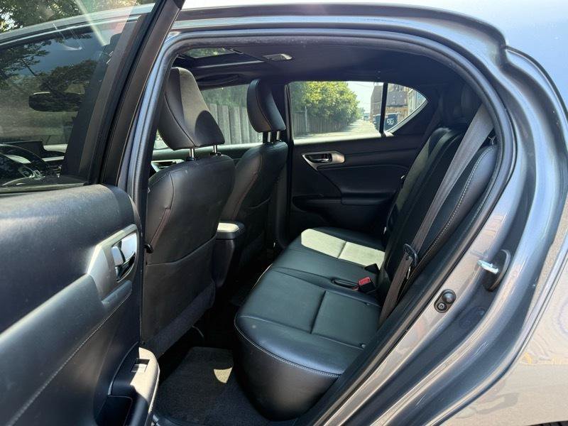 Used 2015 Lexus CT 200h w/ Navigation Package FWD image 16