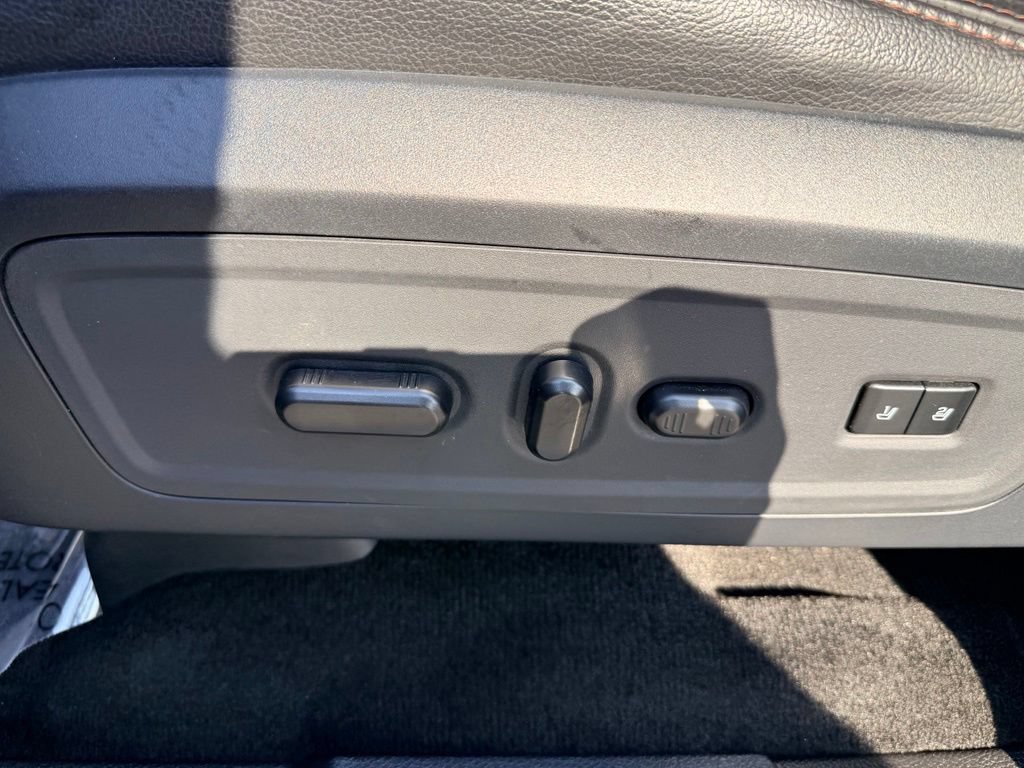 Used 2017 Lincoln Navigator Reserve AWD/4WD image 18