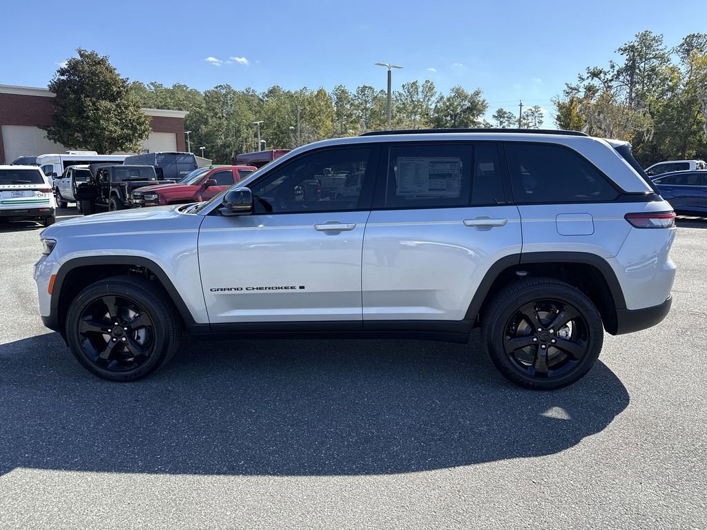 New 2025 Jeep Grand Cherokee Altitude image 6