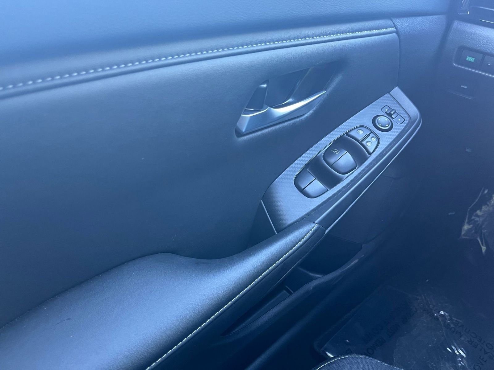 Used 2025 Nissan Sentra SV FWD image 18