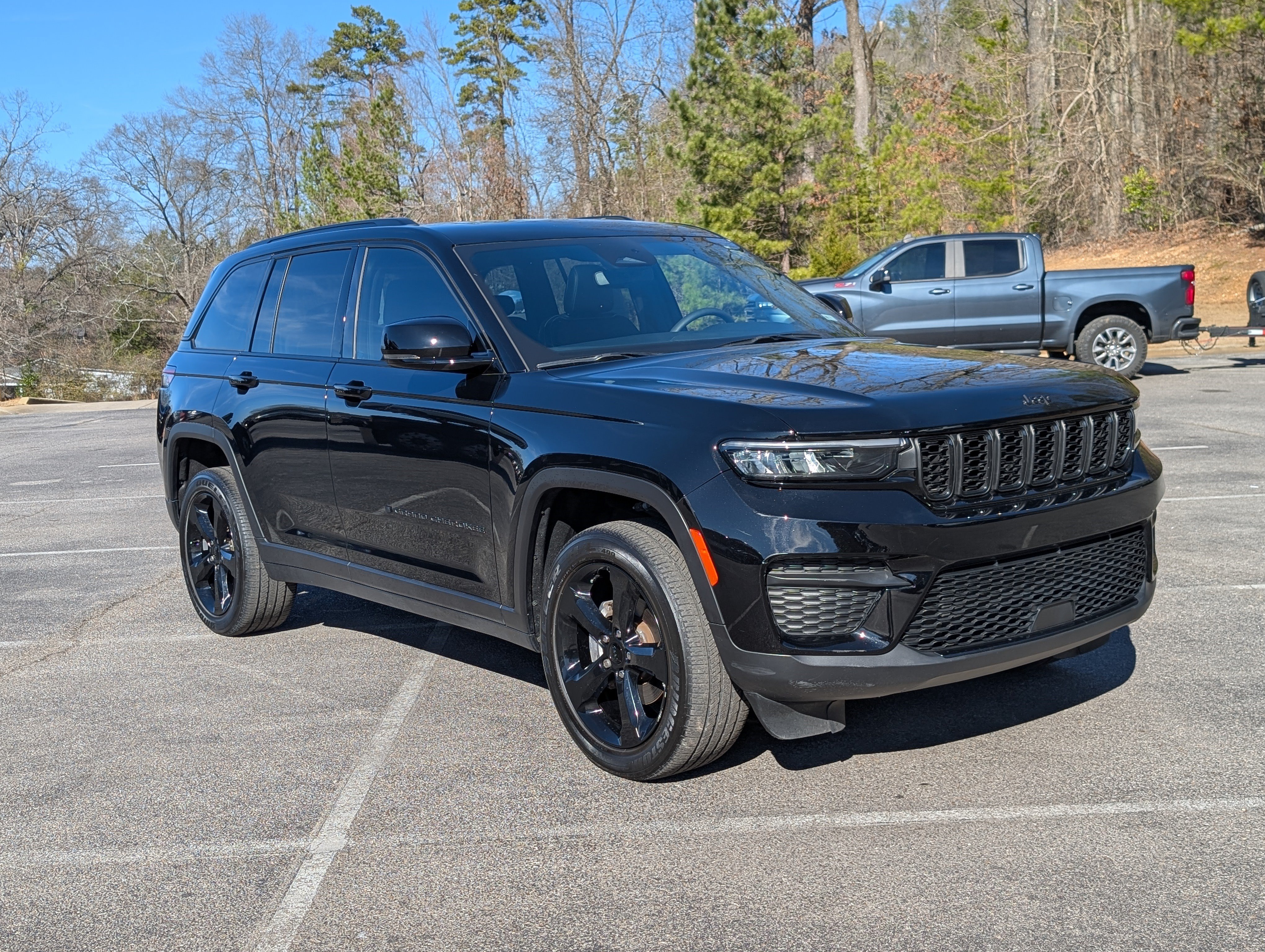Used 2023 Jeep Grand Cherokee Altitude RWD image 11