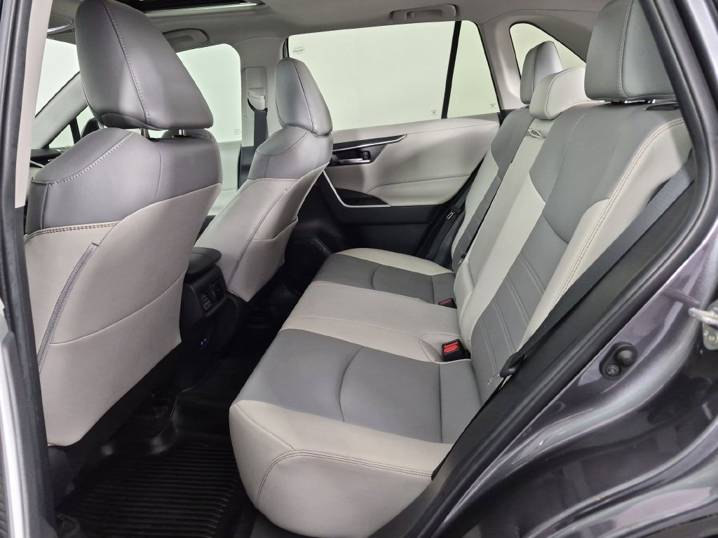 Used 2022 Toyota RAV4 XLE Premium FWD image 30