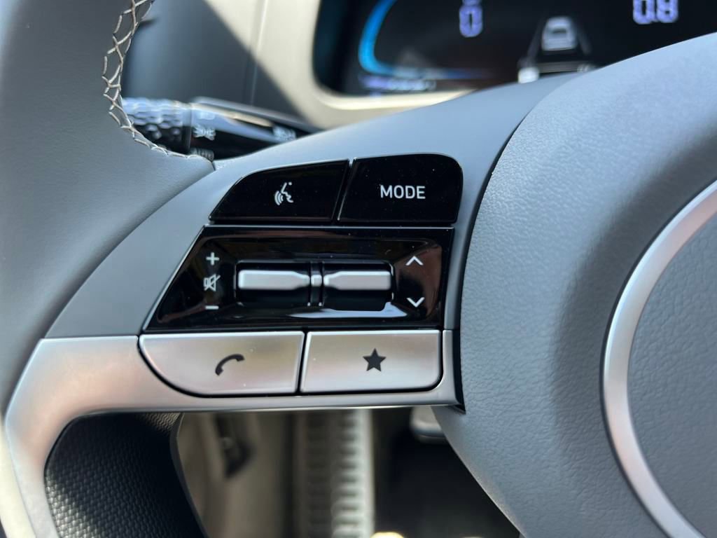 Used 2025 Hyundai Elantra Sport image 12