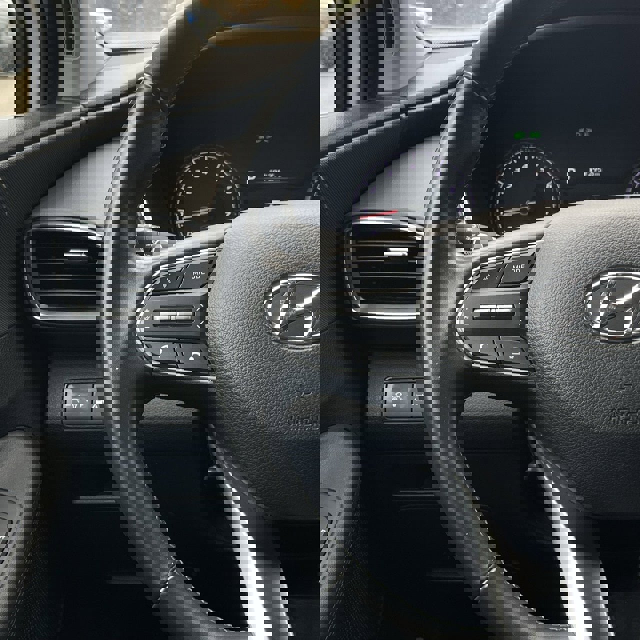 Used 2023 Hyundai Santa Fe SEL image 11