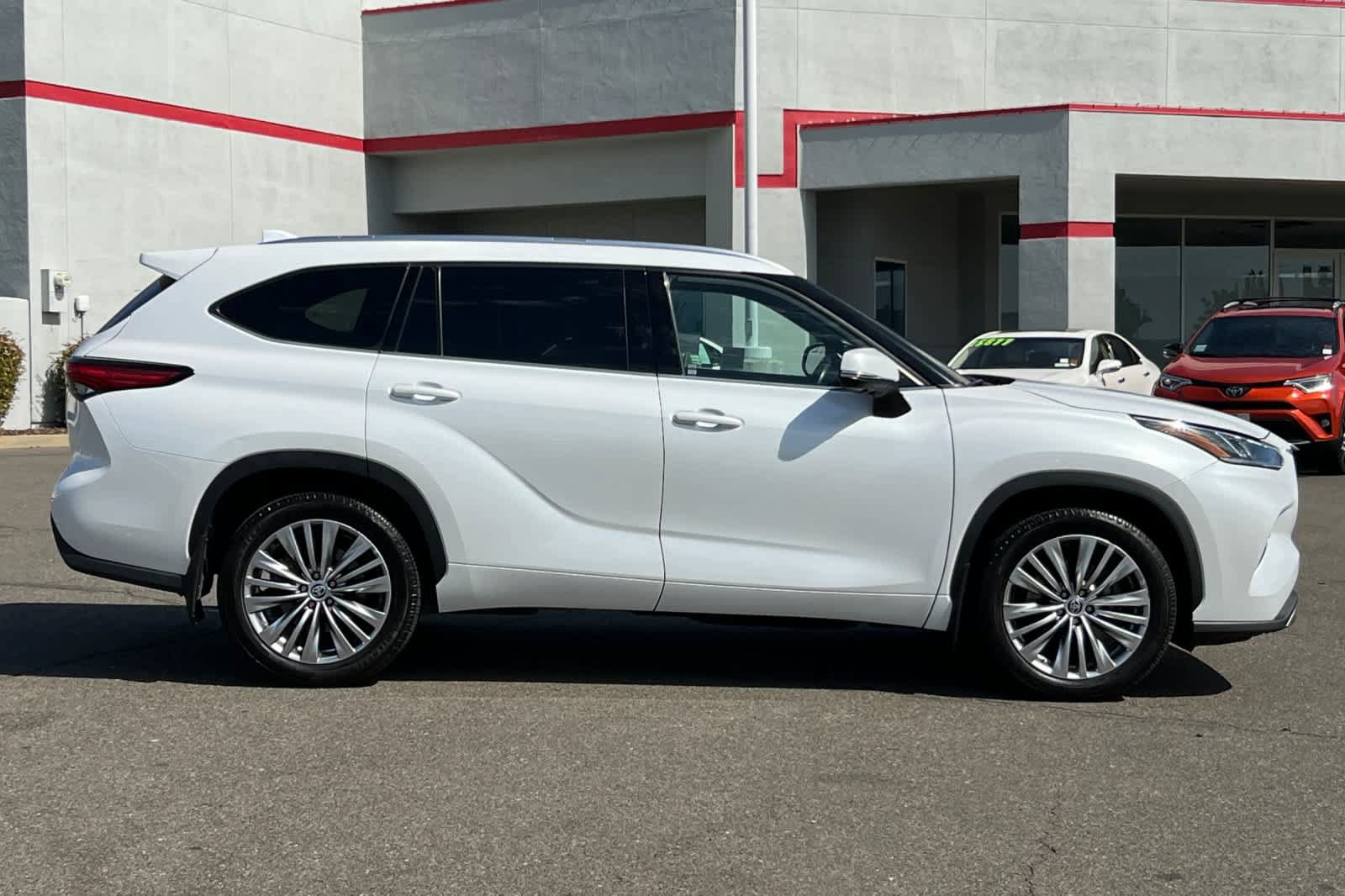 Used 2023 Toyota Highlander Platinum AWD/4WD image 6