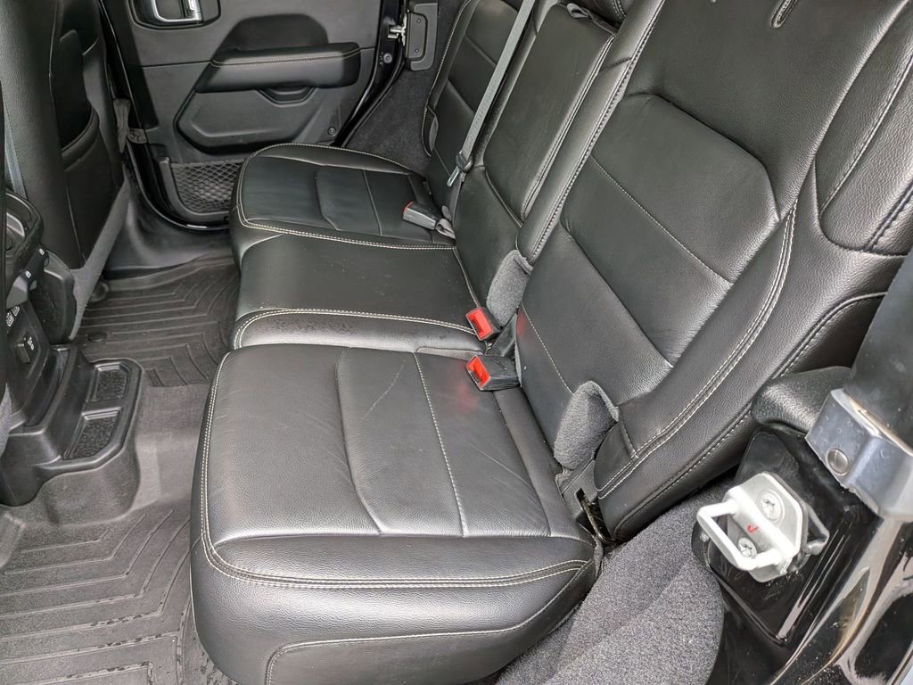 Used 2020 Jeep Wrangler Unlimited Sahara w/ Dual Top Group AWD/4WD image 23