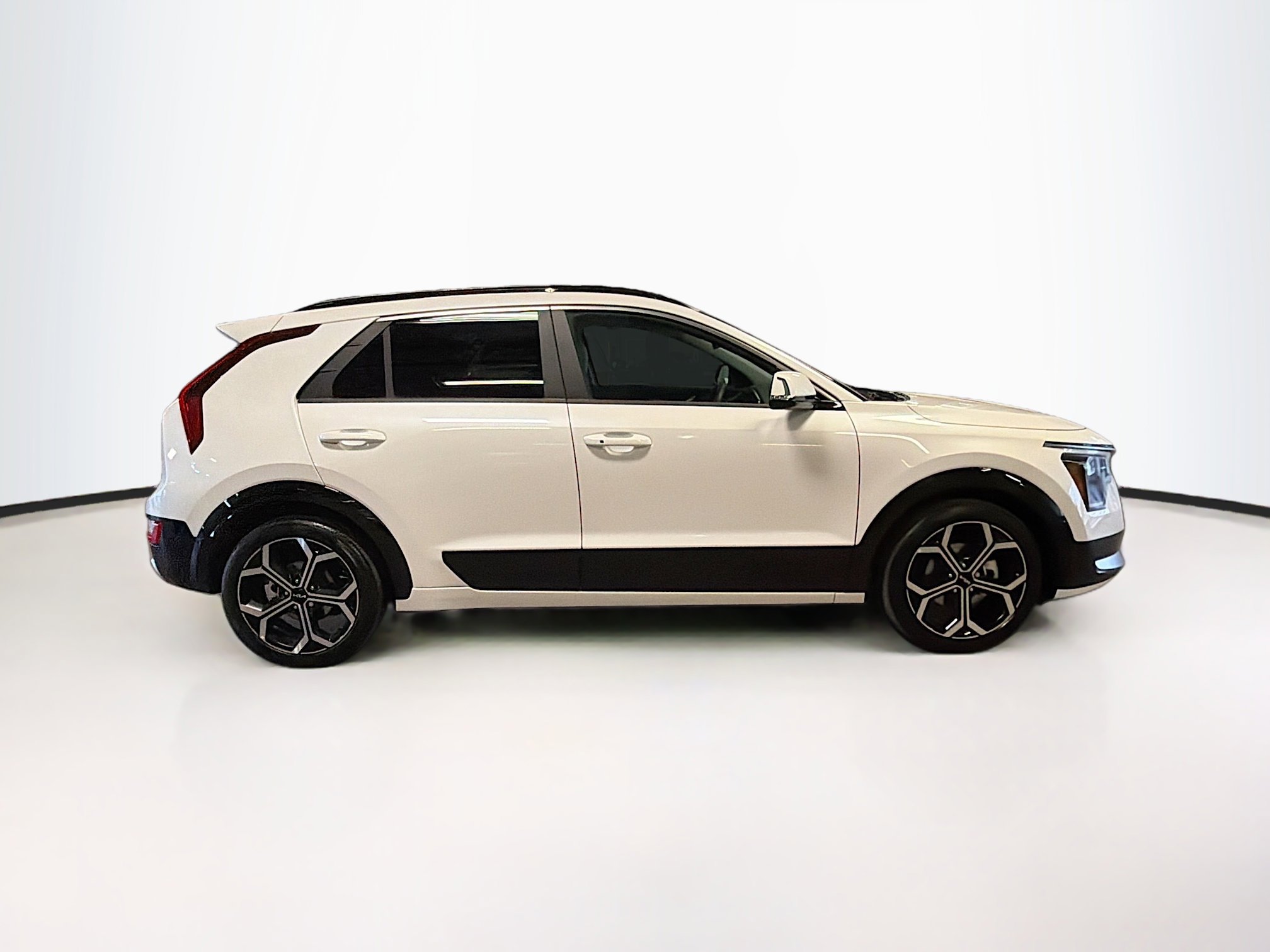 Used 2023 Kia Niro EX Touring image 10