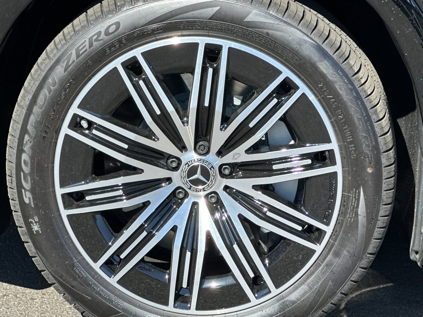 New 2026 Mercedes-Benz EQS 550 4MATIC SUV image 32