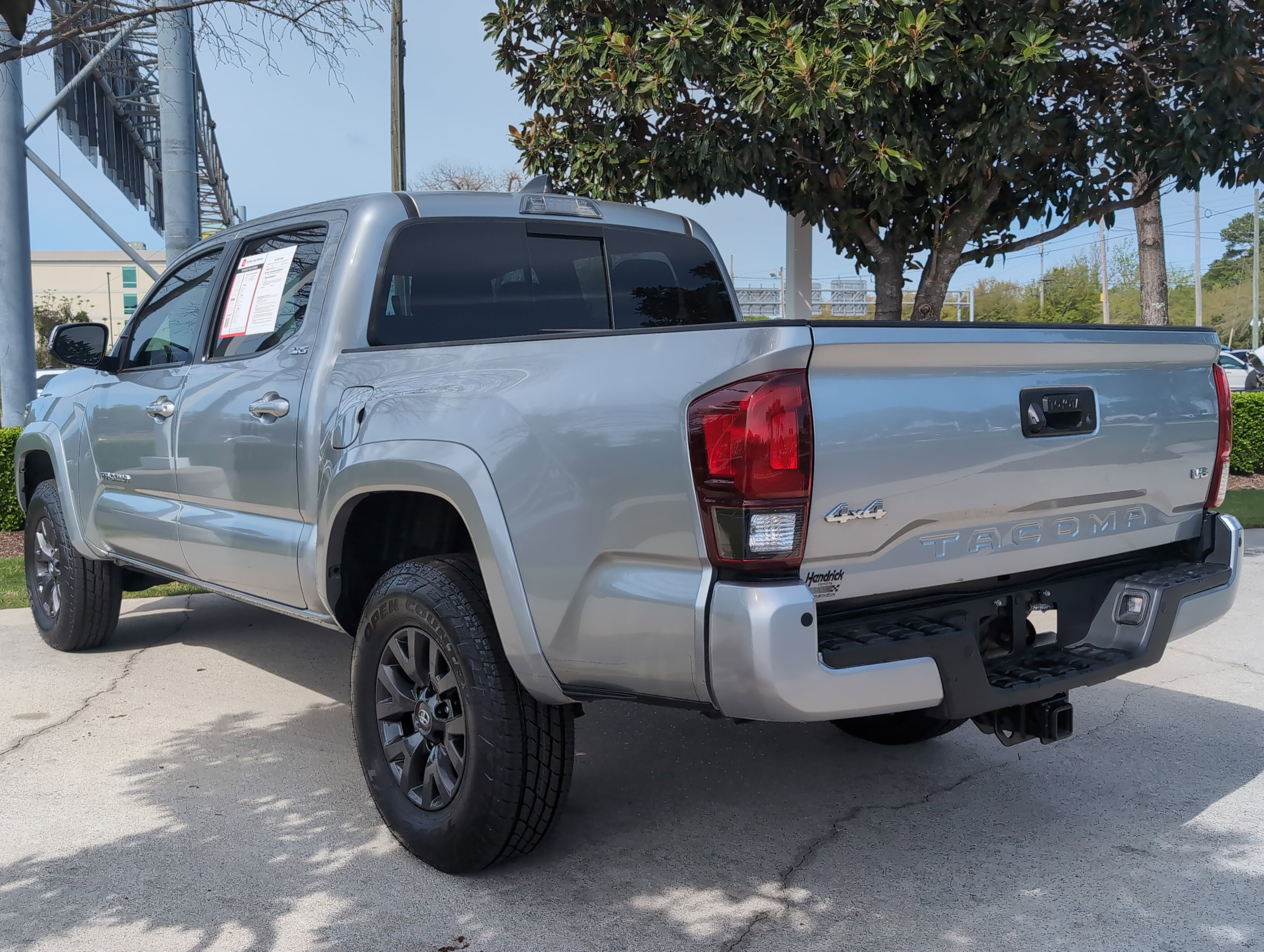 Certified 2023 Toyota Tacoma SR5 AWD/4WD image 8