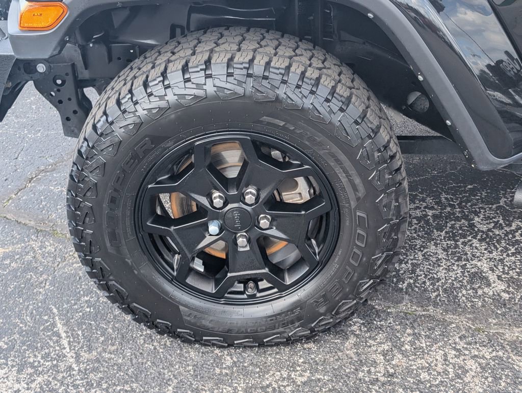 Used 2022 Jeep Gladiator Willys image 24