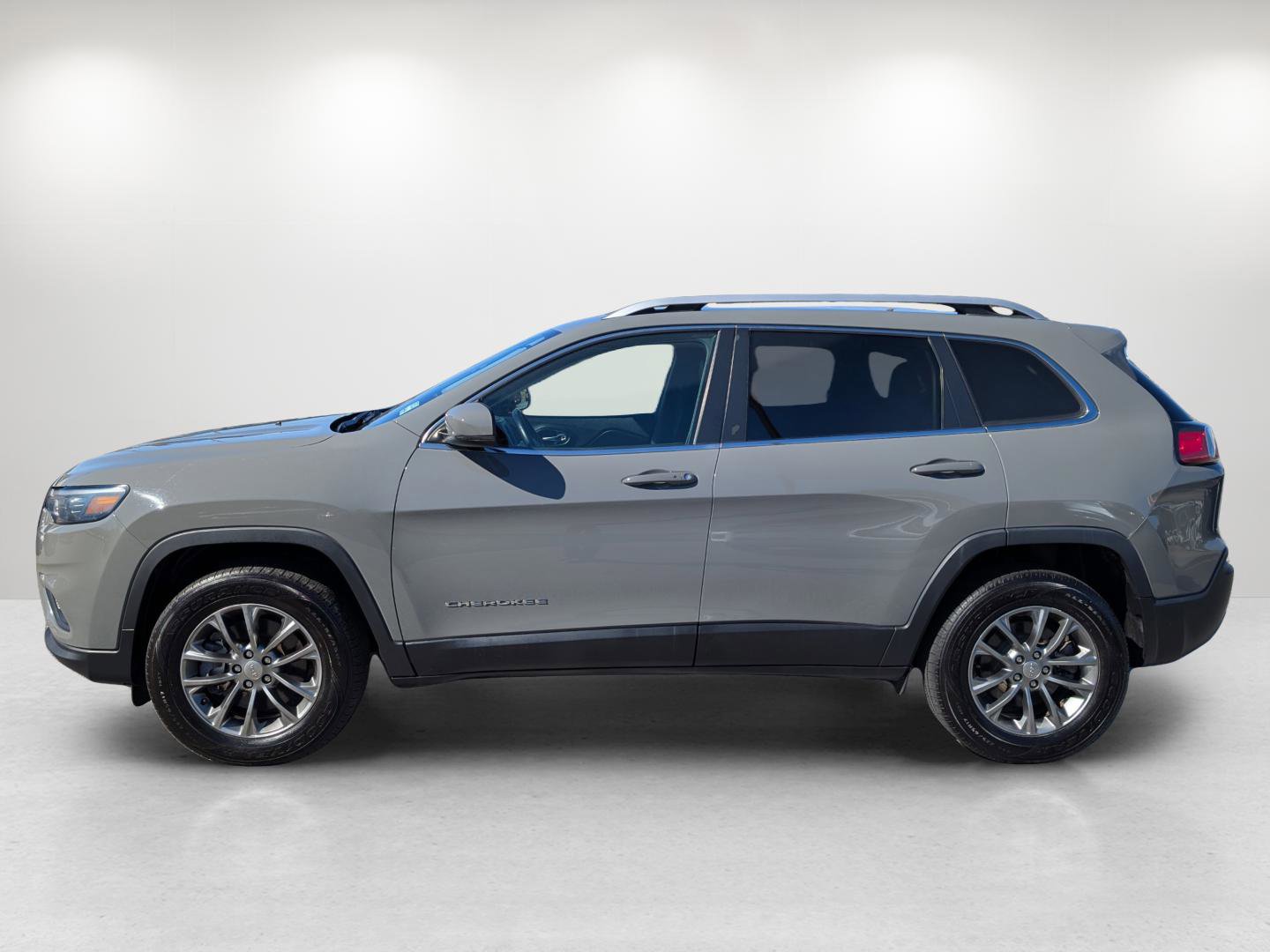 Used 2019 Jeep Cherokee Latitude Plus w/ Cold Weather Group image 8