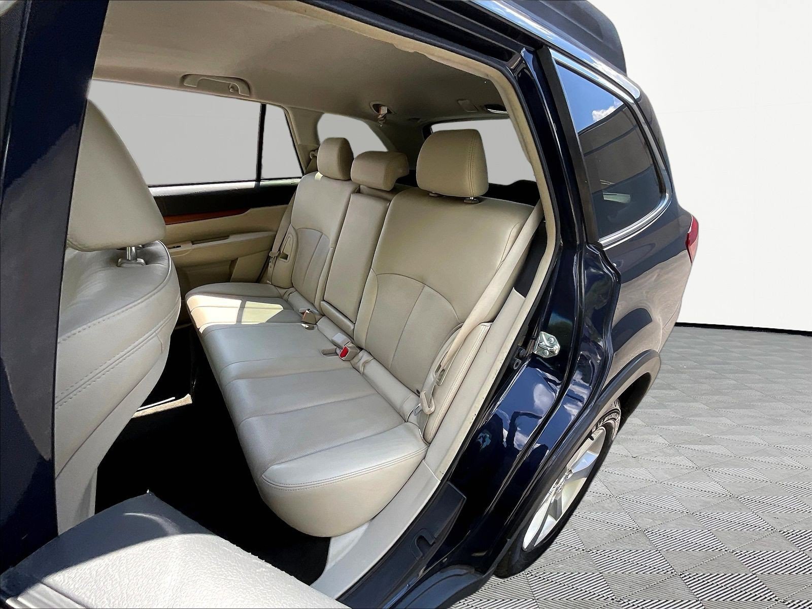 Used 2013 Subaru Outback 2.5i Limited w/ Moonroof Pkg AWD/4WD image 22