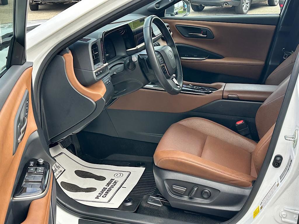 Certified 2025 Toyota Crown Signia image 11