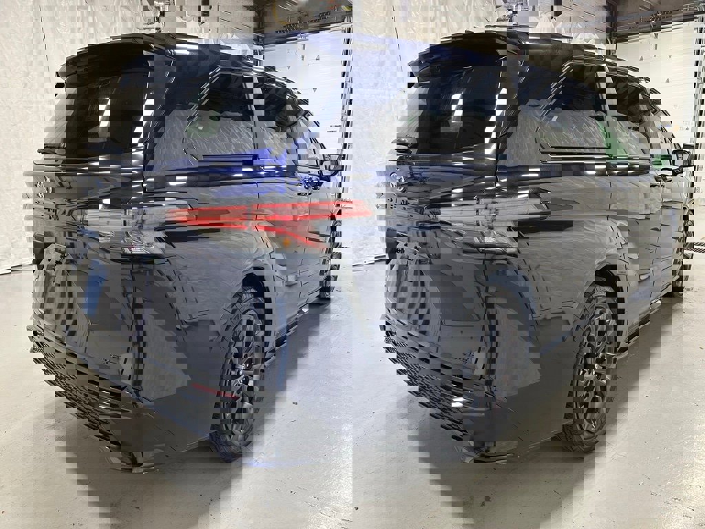 Used 2025 Toyota Sienna XSE image 7