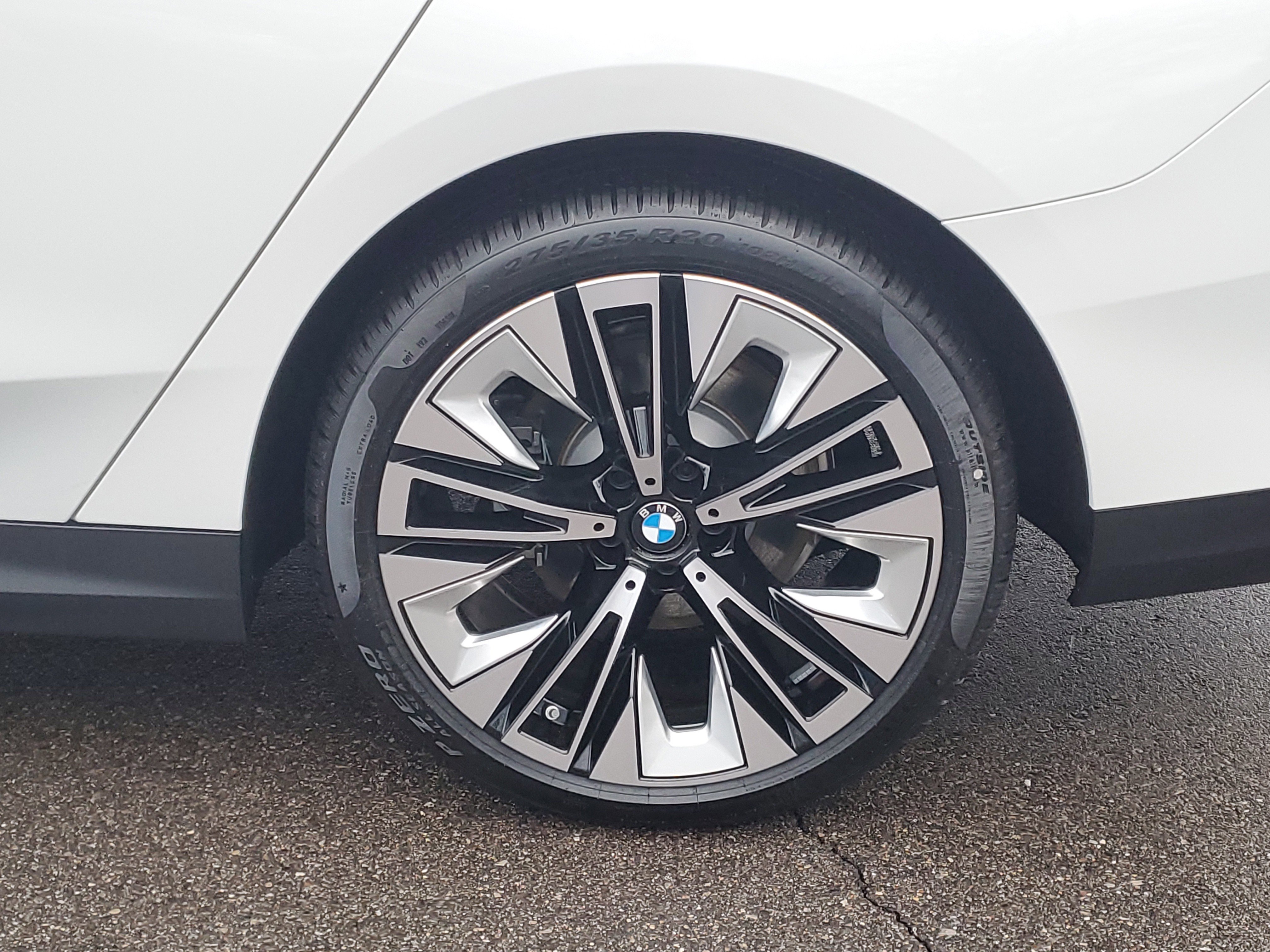 New 2026 BMW 530i xDrive w/ Premium Package image 28