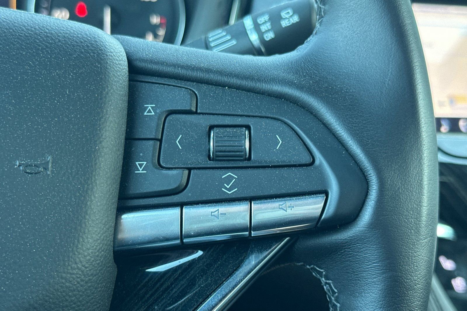 Used 2025 Cadillac XT6 Premium Luxury w/ Technology Package image 40