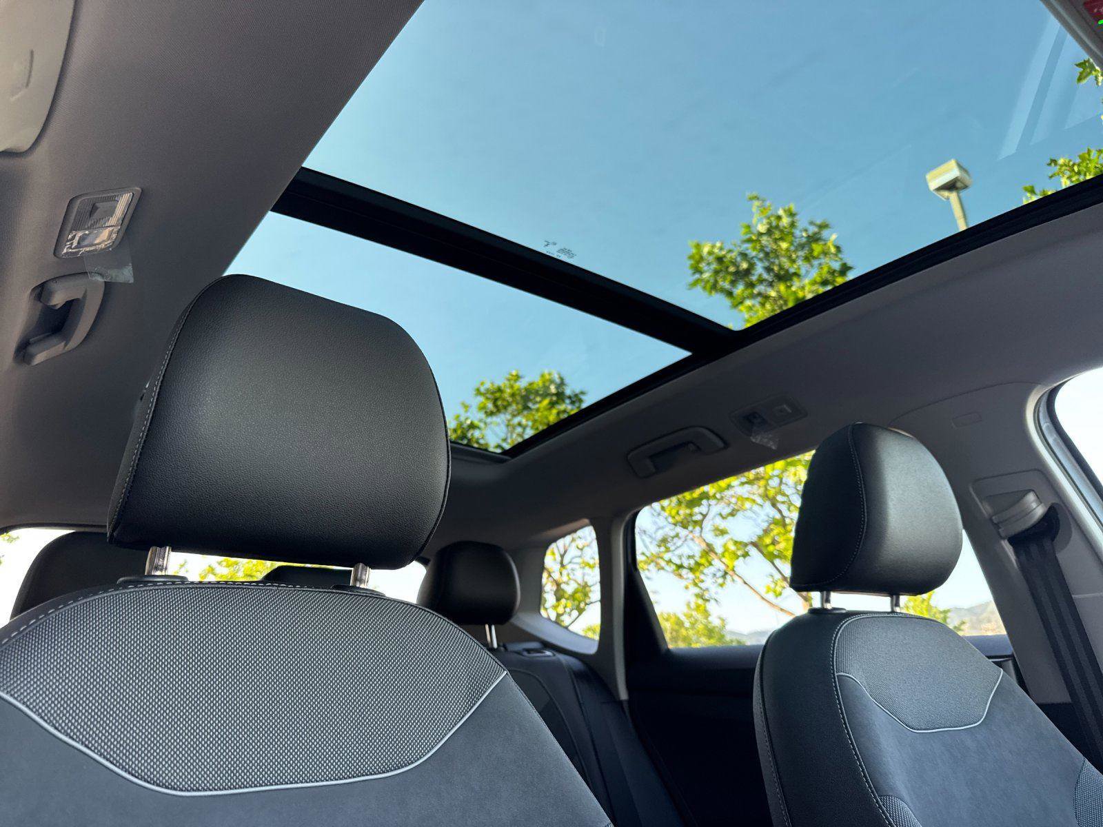 New 2026 Volkswagen Taos SE FWD image 16