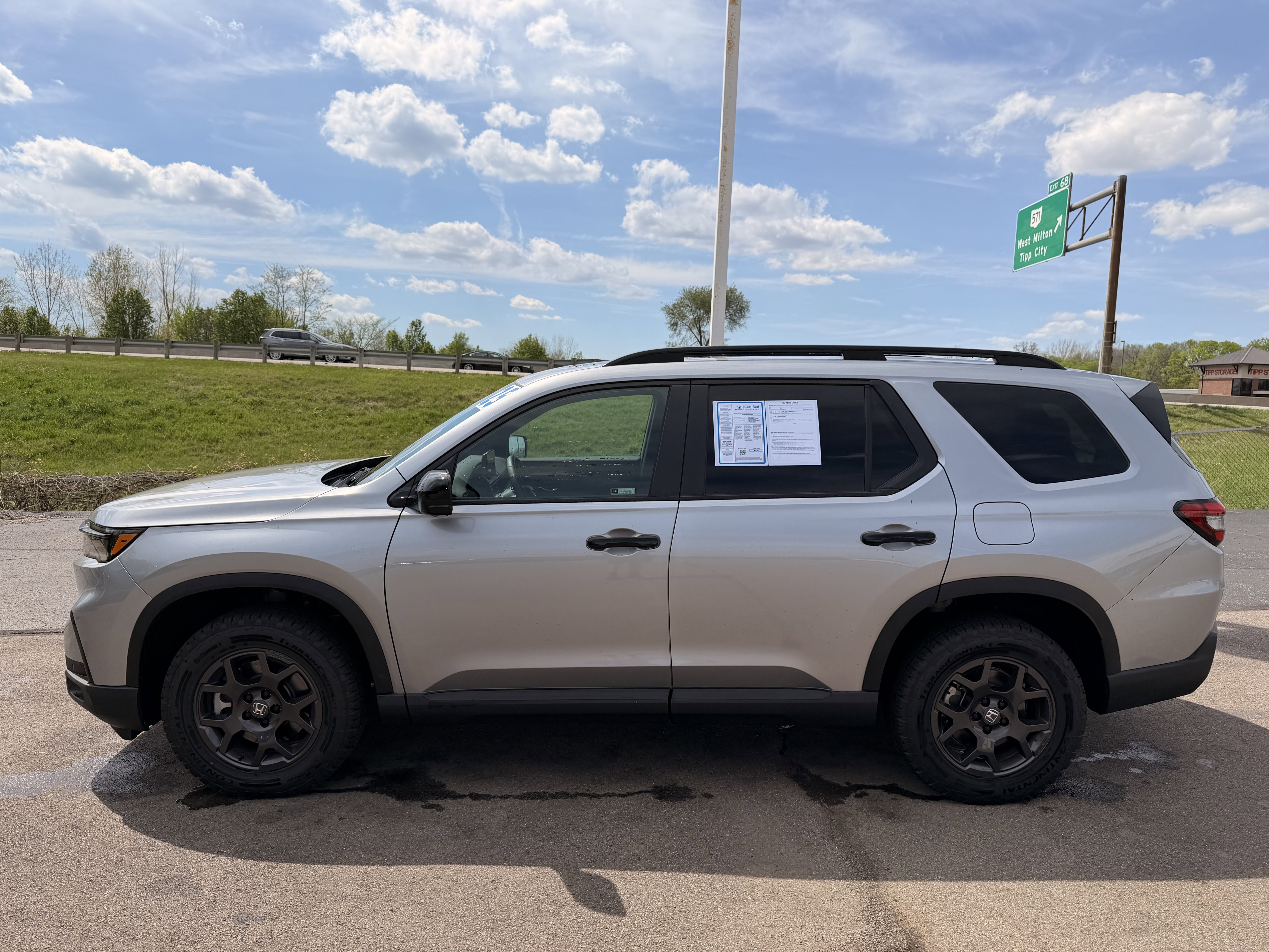 Used 2025 Honda Pilot TrailSport image 6