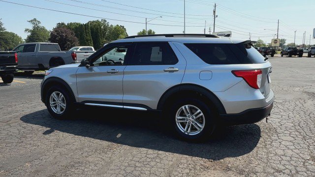 Used 2022 Ford Explorer XLT image 6