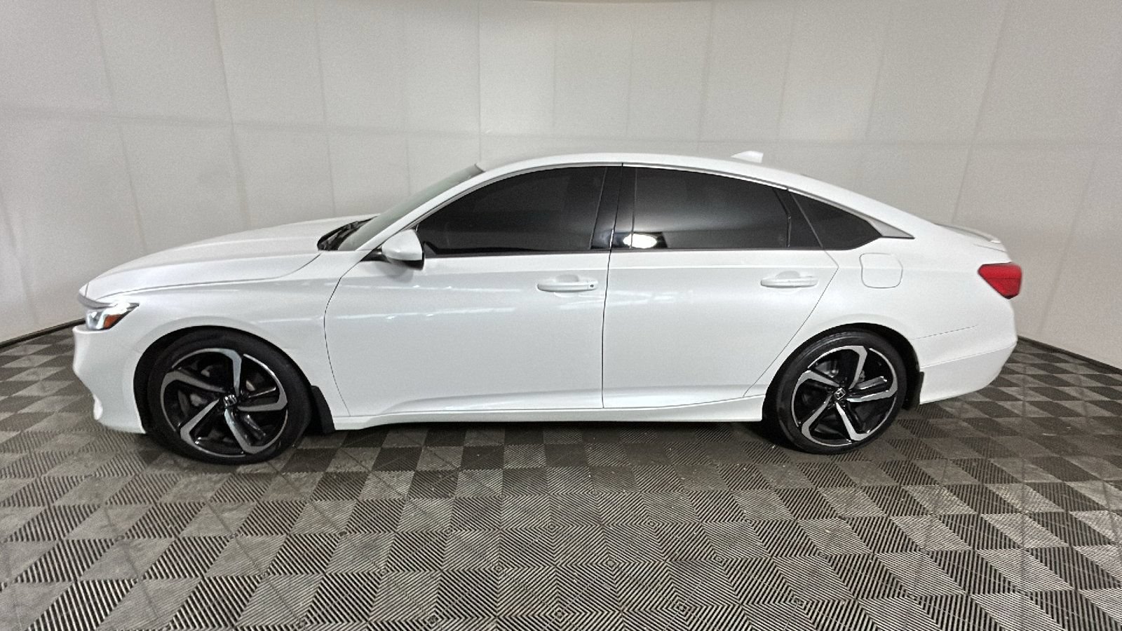 Used 2019 Honda Accord Sport image 5
