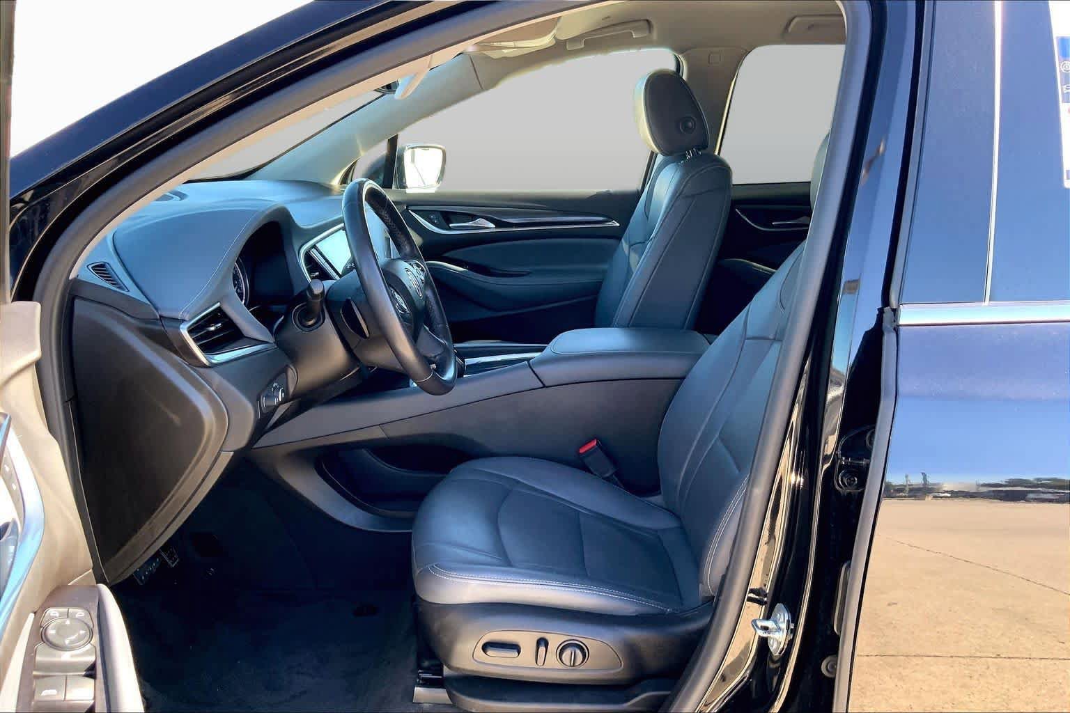 Used 2020 Buick Enclave Essence w/ Sound and Sites Package FWD image 8