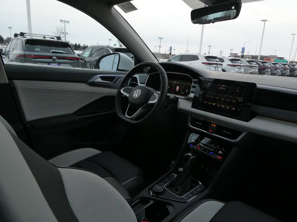 New 2026 Volkswagen Taos SEL AWD/4WD image 17