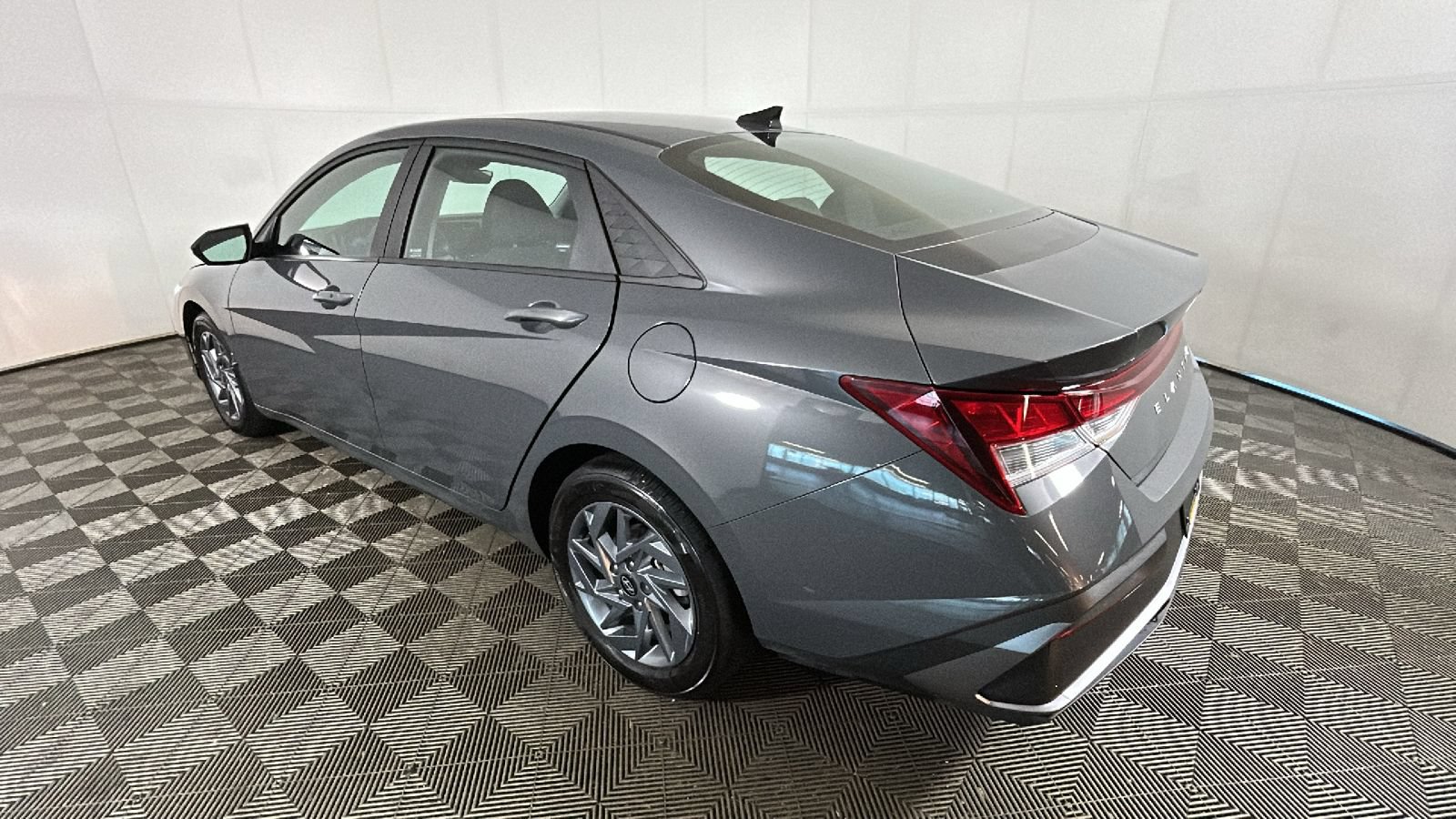 Used 2024 Hyundai Elantra SEL FWD image 5