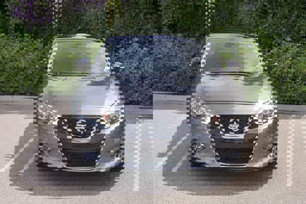 Used 2018 Nissan Maxima Platinum image 2