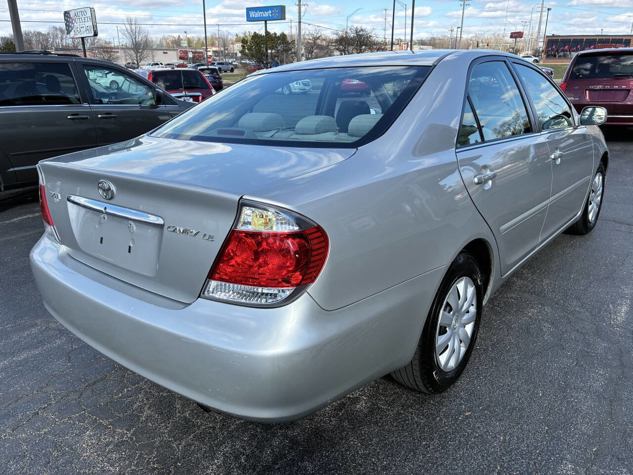 Used 2005 Toyota Camry LE FWD image 3