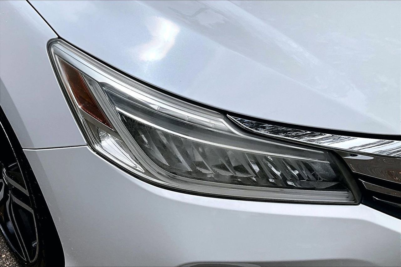 Used 2016 Honda Accord Touring image 30