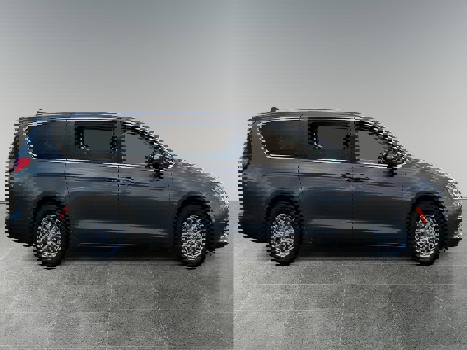 Used 2023 Chrysler Voyager LX image 6