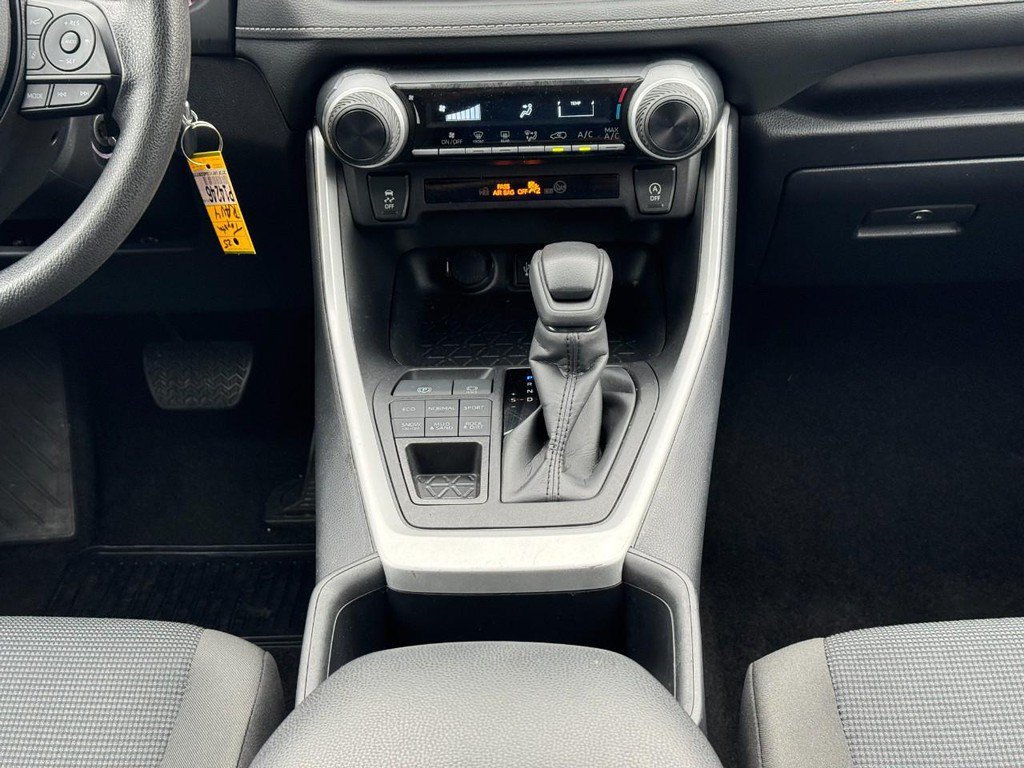 Used 2025 Toyota RAV4 LE AWD/4WD image 19