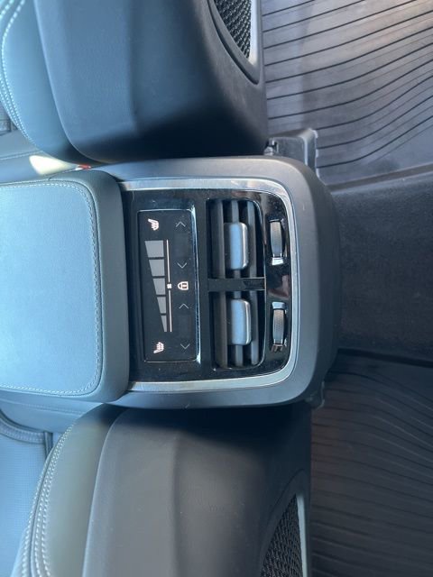 Certified 2025 Volvo XC90 B6 Ultra w/ Lounge Package image 22