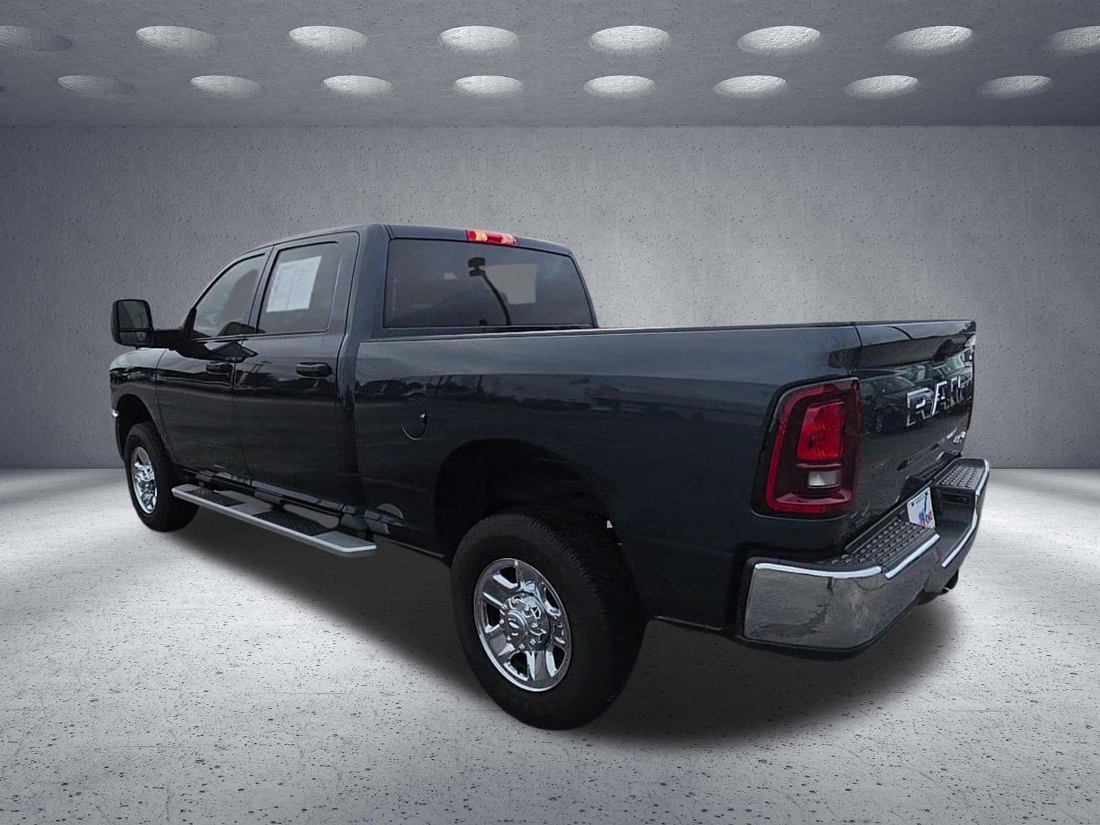 Used 2026 RAM 2500 Tradesman w/ Chrome Appearance Group AWD/4WD image 3