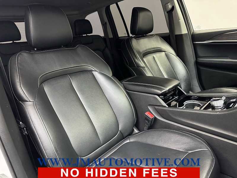 Used 2023 Jeep Grand Cherokee Limited w/ Black Appearance Package AWD/4WD image 20