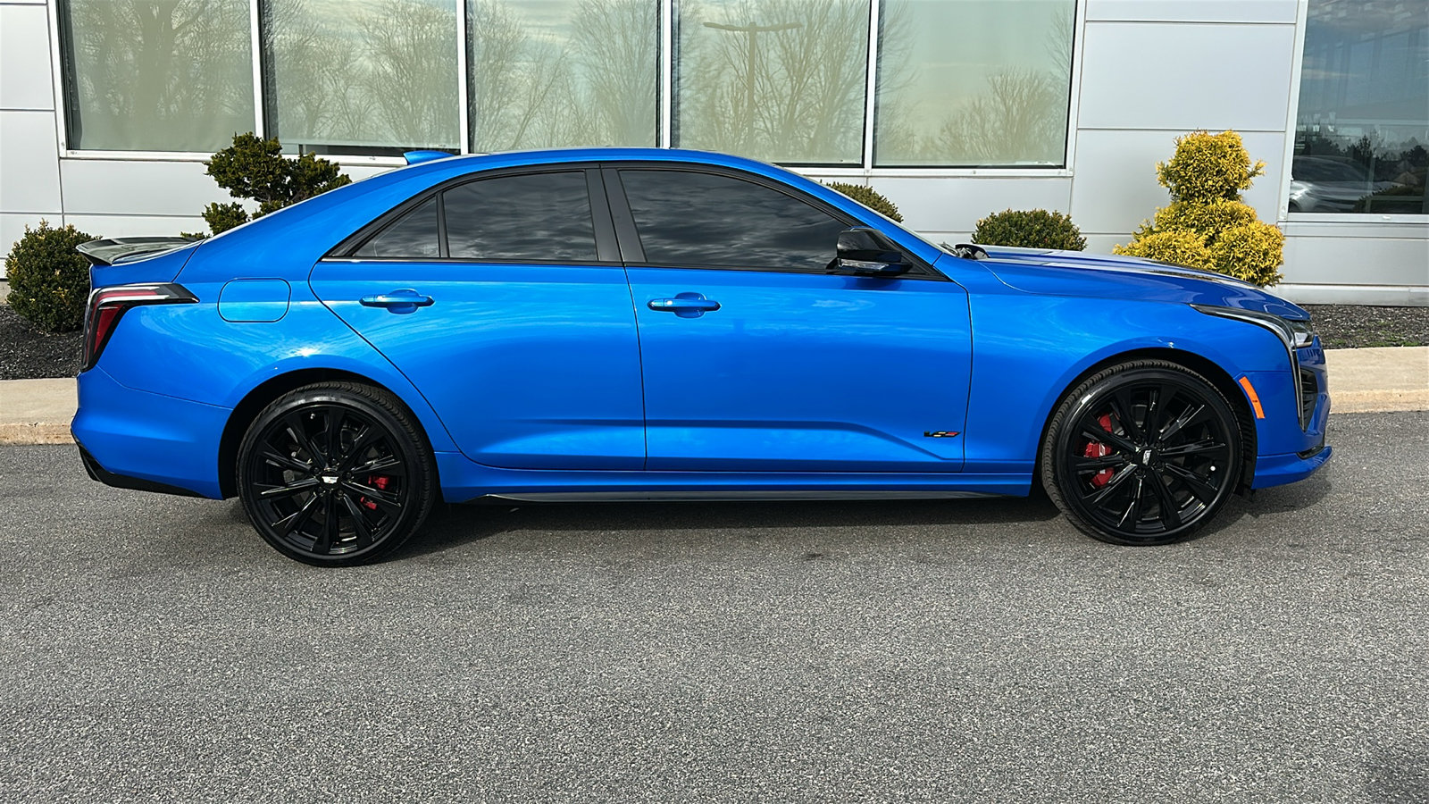 Used 2025 Cadillac CT4 V w/ LPO, ONYX Package image 28