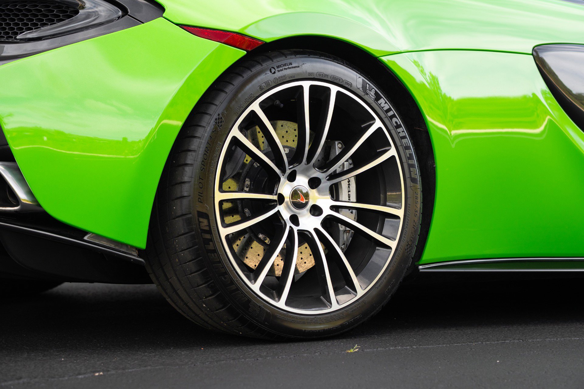 Used 2018 McLaren 570S Spider RWD image 16