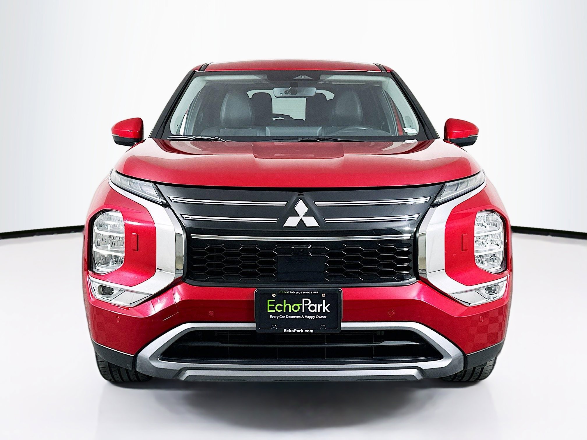 Used 2025 Mitsubishi Outlander SE image 2