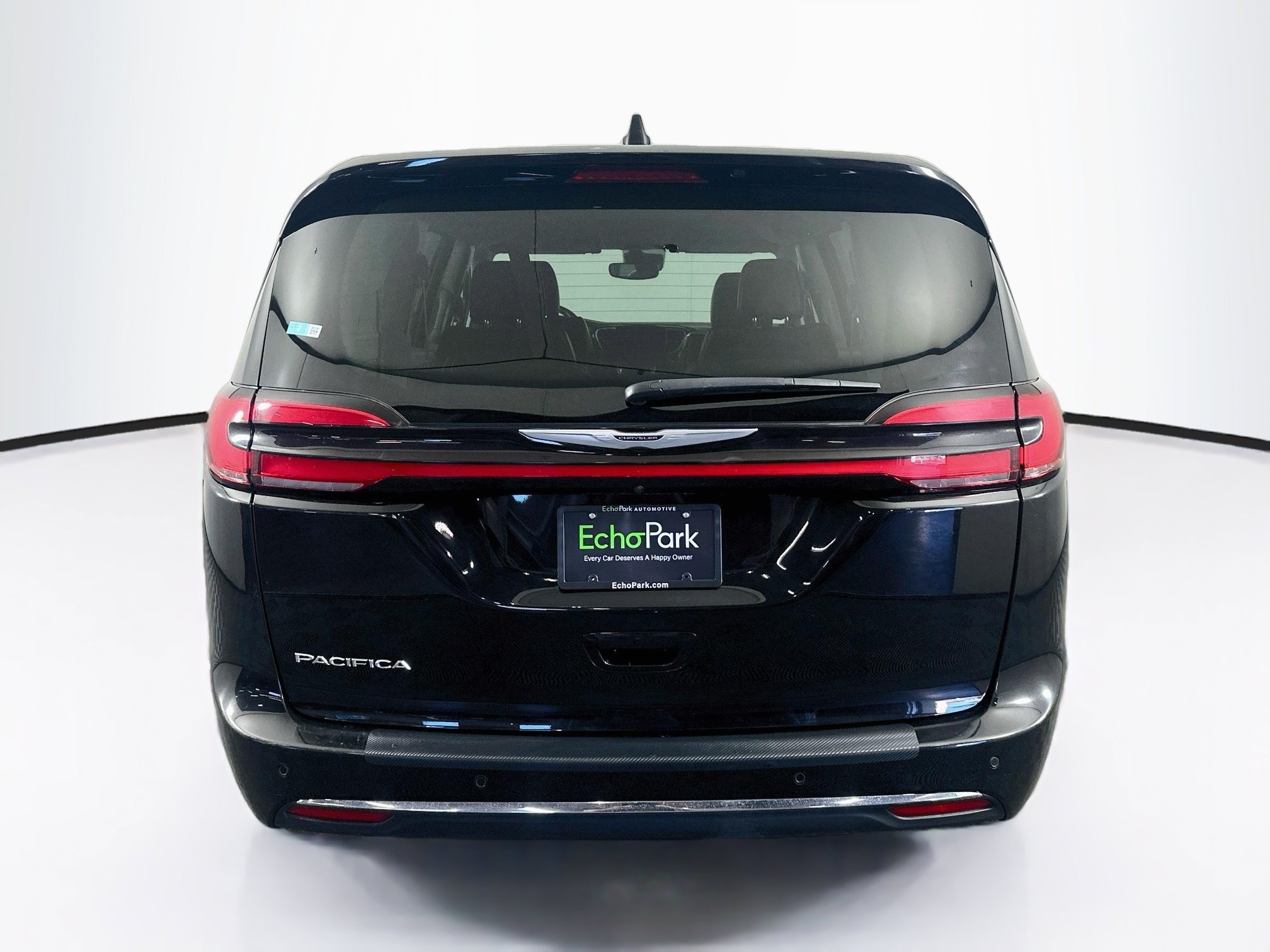 Used 2024 Chrysler Pacifica Touring-L FWD image 7