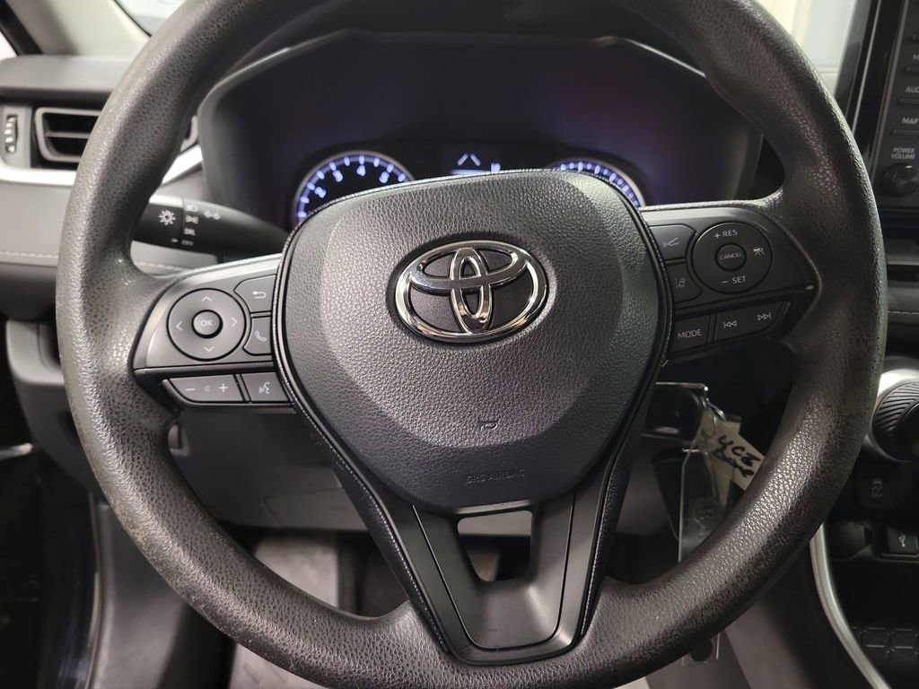Used 2020 Toyota RAV4 LE image 18